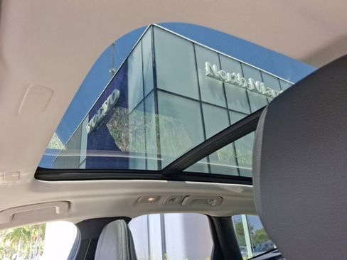 Used 2025 Volvo XC60 B5 Plus image 6