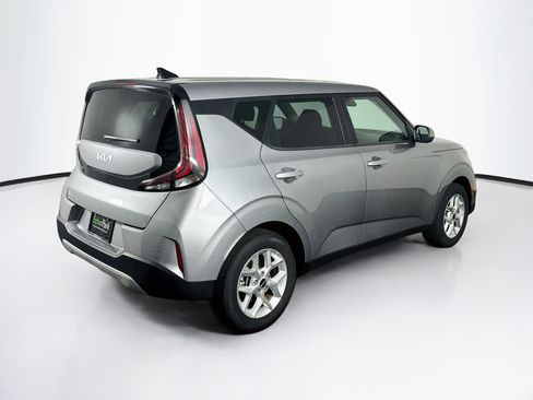 Used 2025 Kia Soul LX w/ LX Technology Package FWD image 9