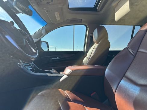 Used 2019 Cadillac Escalade ESV Luxury image 34