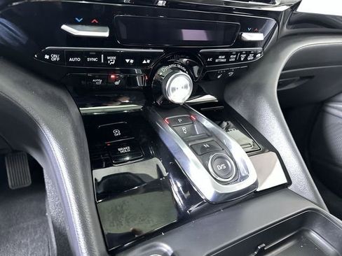 Used 2025 Acura MDX FWD image 16