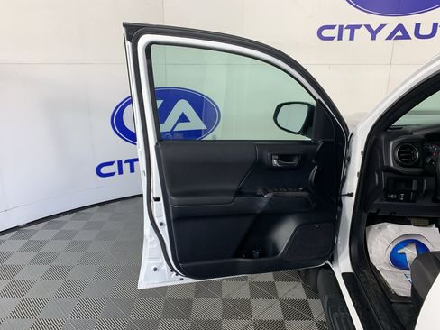 Used 2016 Toyota Tacoma TRD Sport RWD image 14