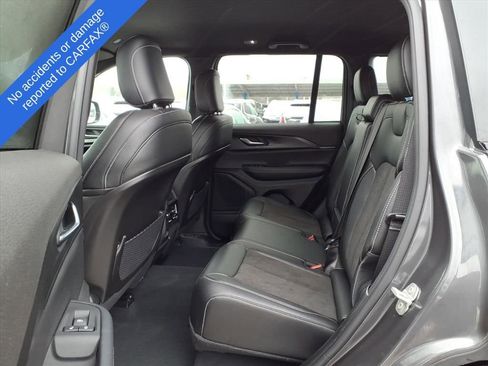 Used 2023 Jeep Grand Cherokee Altitude image 12