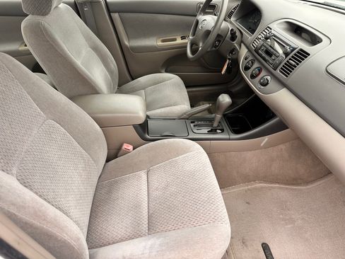 Used 2004 Toyota Camry LE image 9