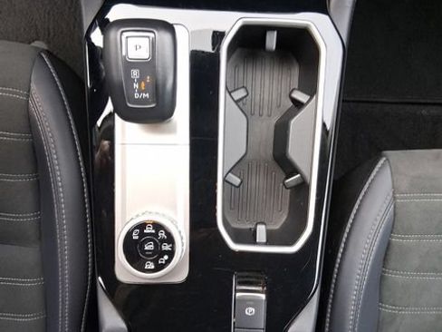 Used 2025 Mitsubishi Outlander AWD image 14