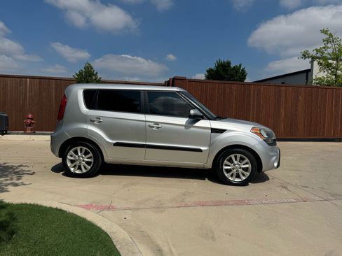 Used 2012 Kia Soul + FWD image 2