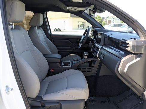 Used 2025 Toyota Tacoma SR5 AWD/4WD image 32