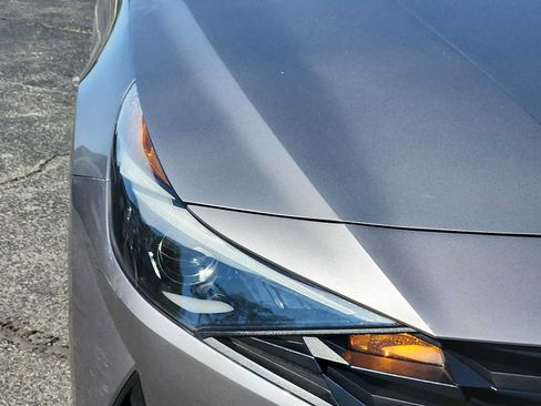 Used 2023 Hyundai Elantra SEL w/ Convenience Package FWD image 9