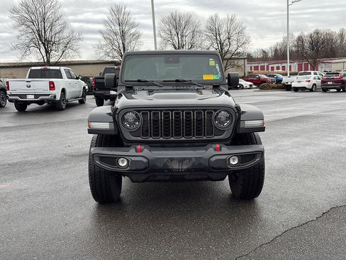 Used 2024 Jeep Wrangler Unlimited Rubicon image 2