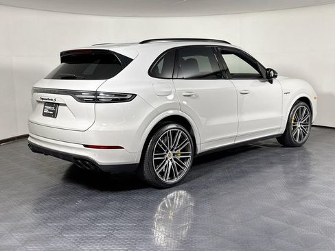 Used 2023 Porsche Cayenne Turbo S AWD/4WD image 14
