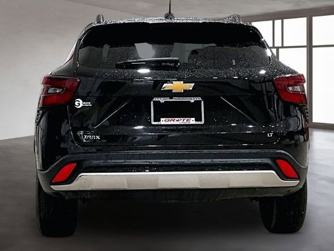 Used 2025 Chevrolet Trax LT w/ Driver Confidence Package FWD image 4