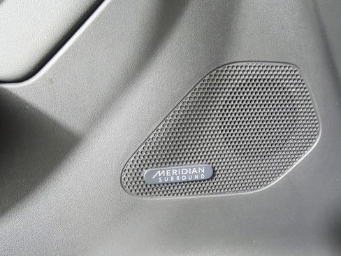 Used 2019 Jaguar F-PACE S image 9