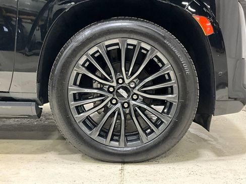 Used 2022 Cadillac Escalade ESV Sport Platinum w/ LPO, ONYX Package image 10