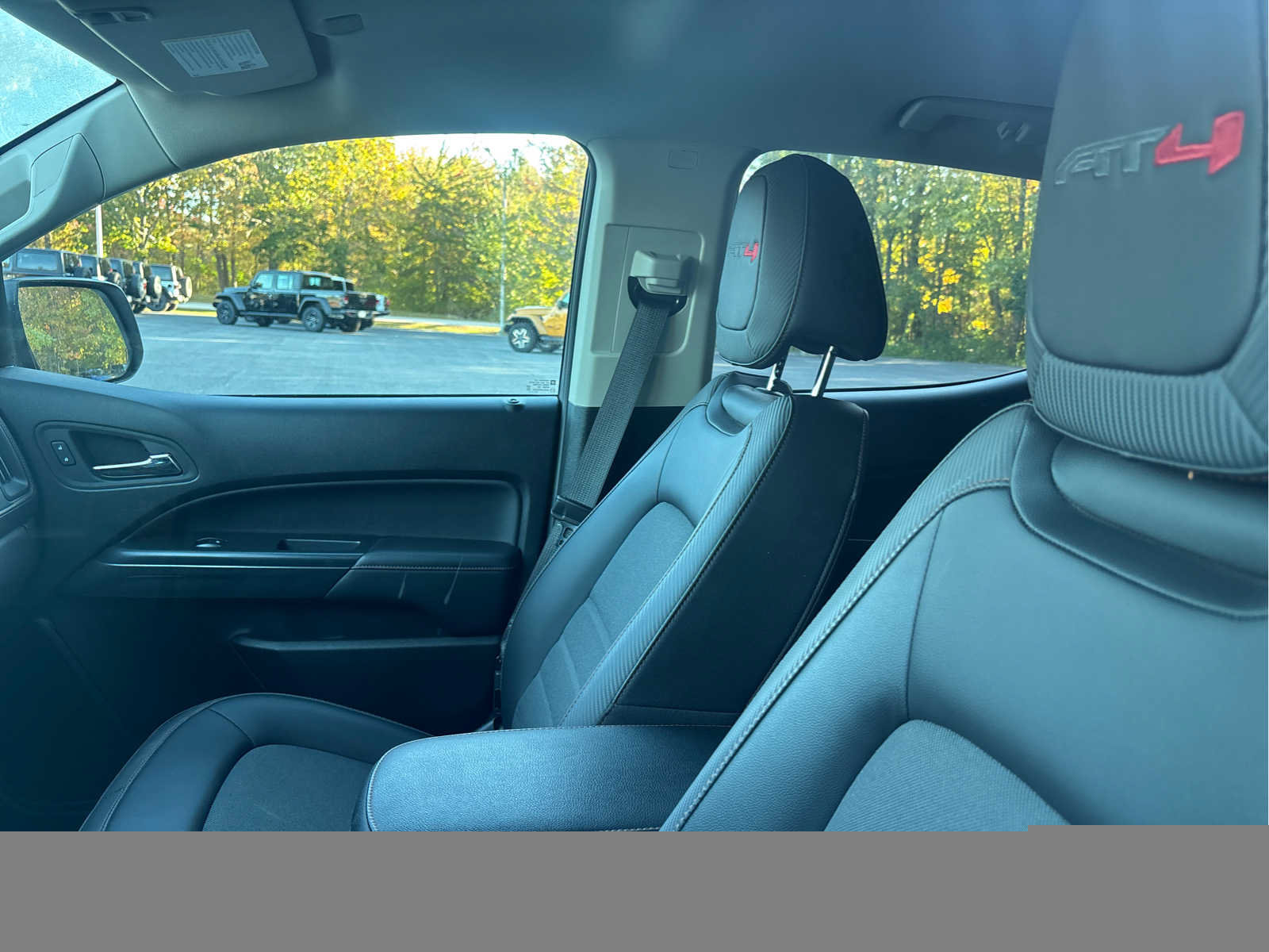 Used 2022 GMC Canyon AT4 AWD/4WD image 3