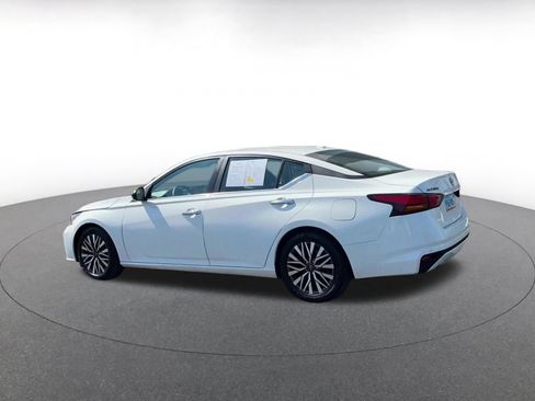 Used 2025 Nissan Altima 2.5 SV FWD image 10