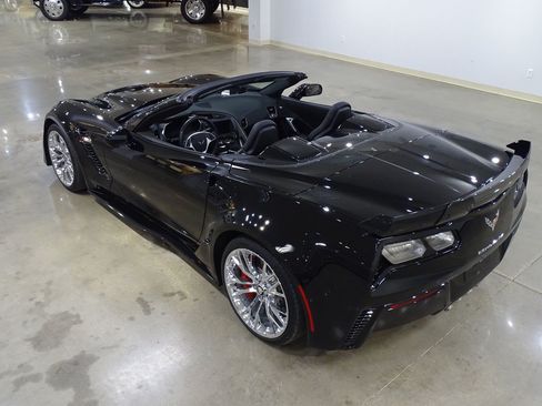 Used 2016 Chevrolet Corvette Z06 w/ 3LZ Preferred Equipment Group RWD image 8