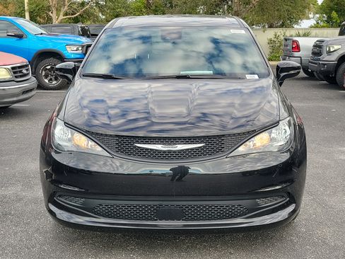 New 2026 Chrysler Voyager LX image 2