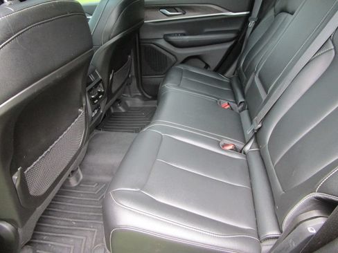 Used 2024 Jeep Grand Cherokee Limited AWD/4WD image 19
