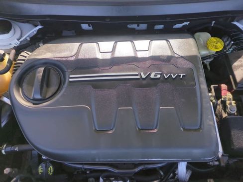 Used 2016 Jeep Cherokee Latitude w/ Cold Weather Group image 14