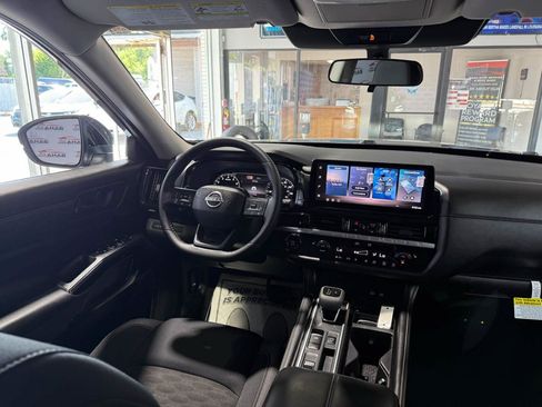 Used 2026 Nissan Pathfinder SV FWD image 29