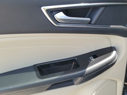 Used 2018 Ford Edge Titanium FWD image 30