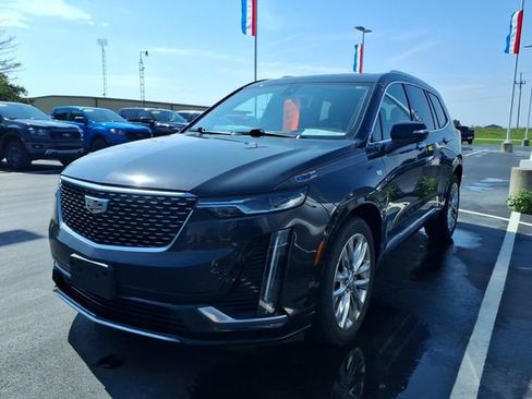Used 2020 Cadillac XT6 Premium Luxury AWD/4WD image 2