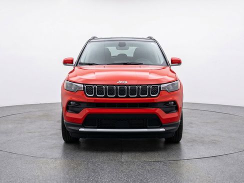 Used 2025 Jeep Compass Limited AWD/4WD image 2