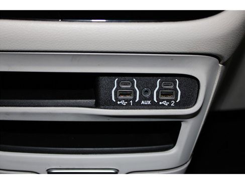 Used 2021 Chrysler Pacifica Touring-L image 30