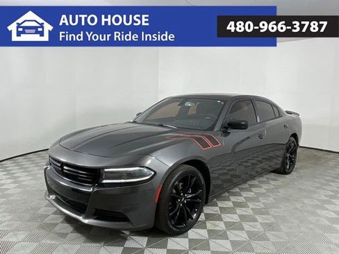 Used 2018 Dodge Charger SXT w/ Blacktop Package image 1
