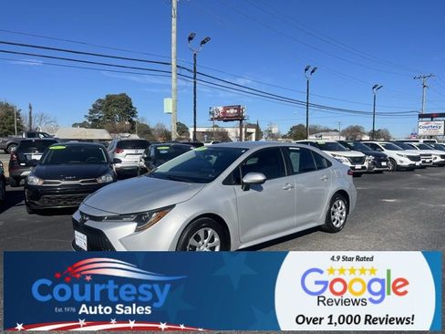 Used 2020 Toyota Corolla LE image 2