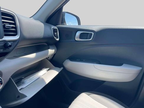 Used 2023 Hyundai Venue SEL FWD image 31