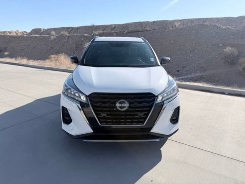 Used 2023 Nissan Kicks SR w/ SR Premium Package FWD image 2