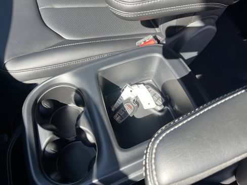 New 2026 Chrysler Pacifica Select image 15