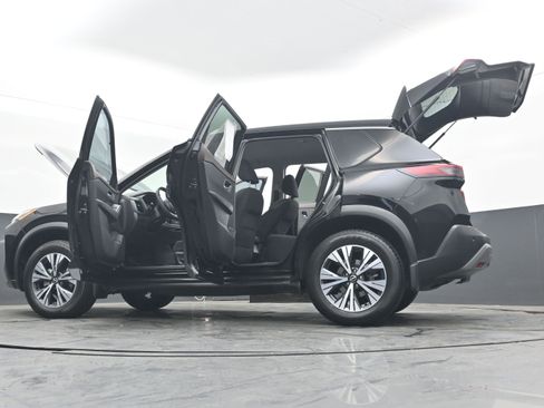 Used 2022 Nissan Rogue SV image 41