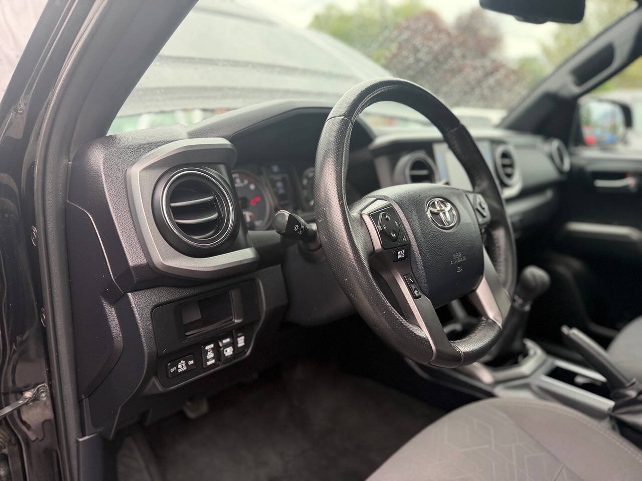 Used 2017 Toyota Tacoma TRD Sport w/ Premium & Technology Package AWD/4WD image 41