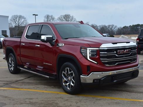Used 2023 GMC Sierra 1500 SLT image 3
