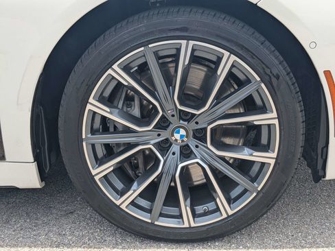 Used 2022 BMW 750i xDrive w/ M Sport Package AWD/4WD image 11