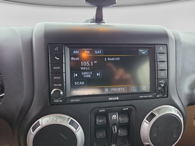 Used 2015 Jeep Wrangler Unlimited Sahara w/ Connectivity Group AWD/4WD image 17