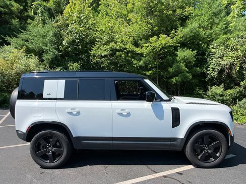 Used 2023 Land Rover Defender 110 SE AWD/4WD image 6