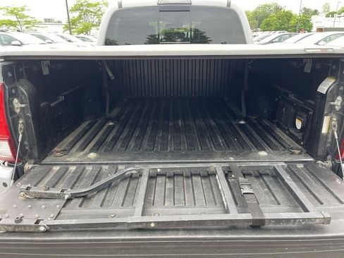 Certified 2019 Toyota Tacoma TRD Off-Road AWD/4WD image 23