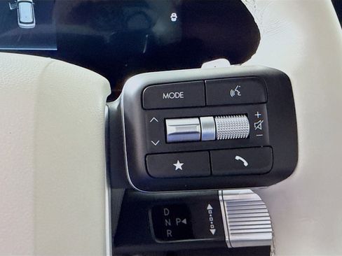 Used 2025 Hyundai Santa Fe SE FWD image 15