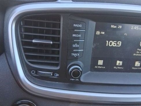 Used 2020 Kia Sorento S image 10