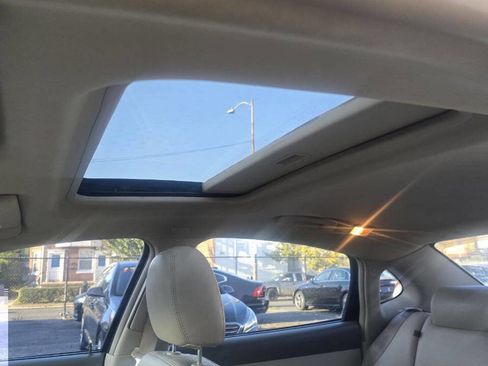 Used 2006 Buick LaCrosse CXL w/ Chrome Appearance Package image 9