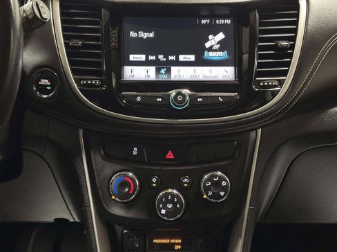 Used 2017 Chevrolet Trax LT w/ LT Convenience Package AWD/4WD image 23