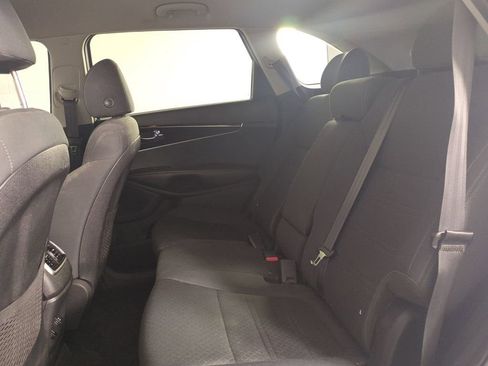 Used 2020 Kia Sorento LX w/ LX I4 Convenience Package FWD image 16