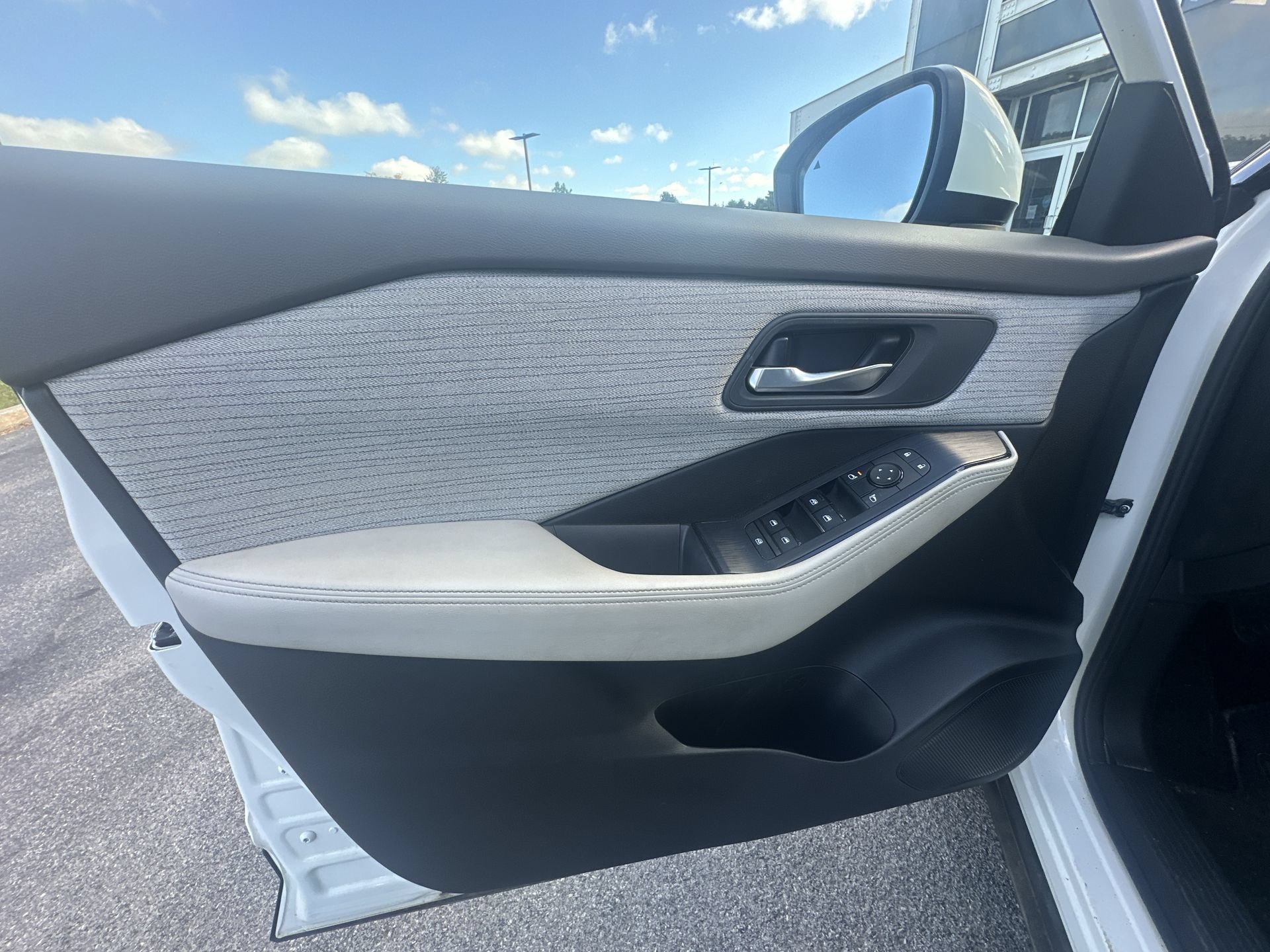 Used 2021 Nissan Rogue SV AWD/4WD image 22
