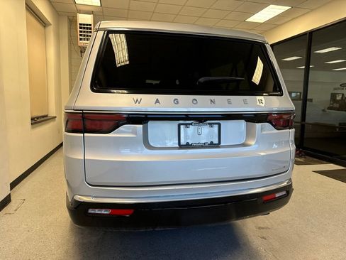 Used 2024 Jeep Wagoneer L Series II w/ Flexible Seating Group AWD/4WD image 49
