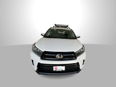 Used 2019 Toyota Highlander SE AWD/4WD image 3