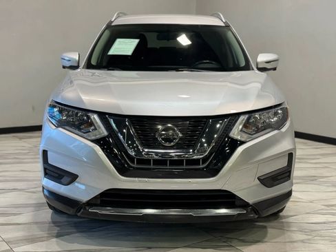 Used 2017 Nissan Rogue SV w/ SV Premium Package image 3