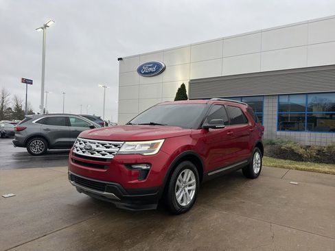 Certified 2018 Ford Explorer XLT w/ Equipment Group 201A image 3