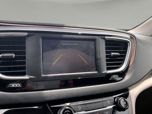 Used 2023 Chrysler Voyager LX FWD image 18